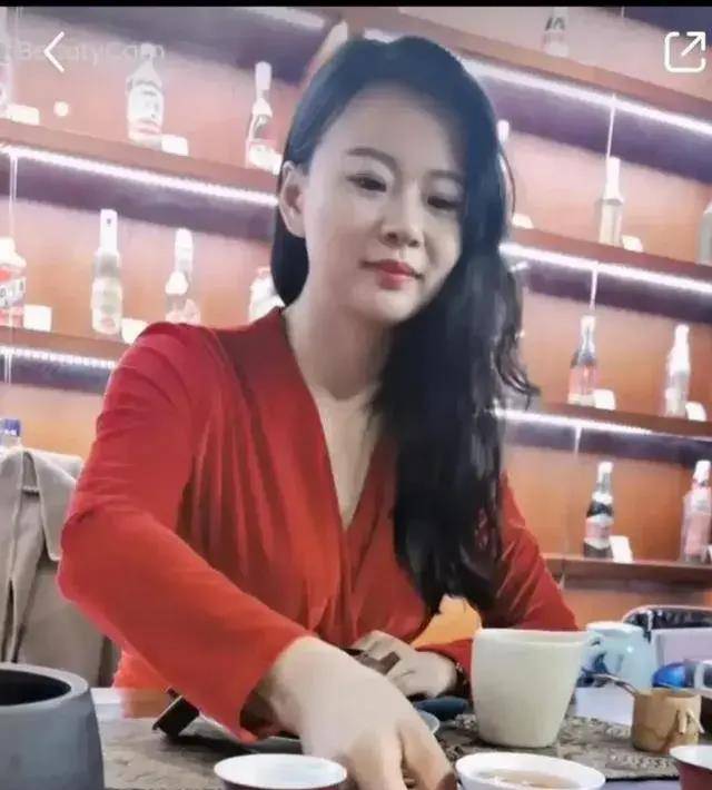 “小芹菜”刘仕芹细节被深扒,原来她和曾品堂的关系非同一般-沐风文化